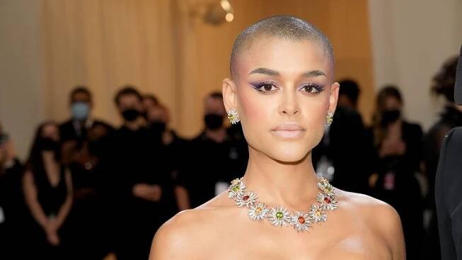 Jordan Alexander Got Neon-Green Braids Her "Gossip Girl" Character Would Hate — See Photo