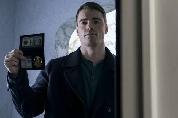The Night Agent. Gabriel Basso as Peter Sutherland in episode 105 of The Night Agent