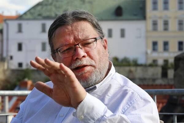 Vondra: Česko nemůže být hadrem, kterým si Čína vytře podlahu. Vystrčil i já jsme tažní koně