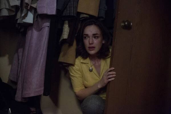 Vlci za dveřmi - Z filmu - Elizabeth Henstridge