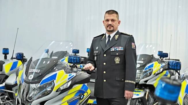 Komorousův motoklub: Lerch je centurionem, členem muž stíhaný za kamery ve sprše