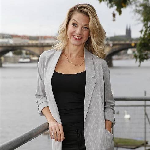 Pořád o sobě čtu, že jsem chudák sama! říká Laurinová. Jsem spokojená a zbytek si nechám pro sebe