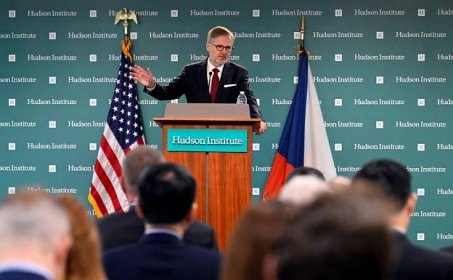 Druhý den Fialy v USA: Z Česka už se neutíká, řekl v proslovu. A čeká ho jednání v Kongresu