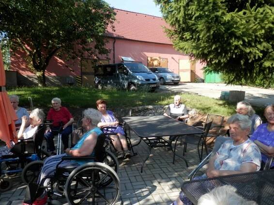 Oficiální stránky Domov pro seniory Vroutek - Volnočasové aktivity červenec