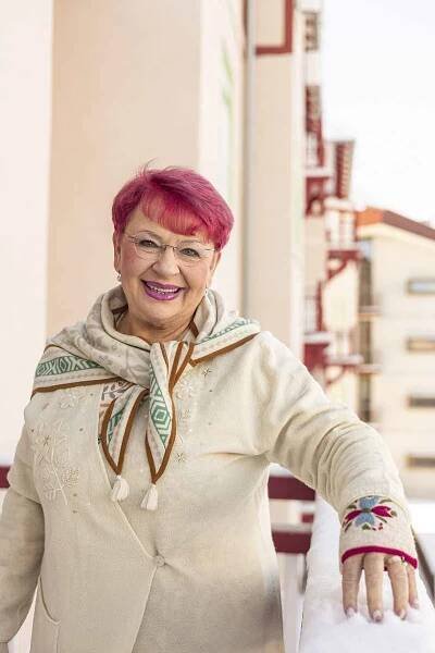 Mirka van Gils Slavíková je držitelkou francouzského diplomu Master of Confectionery Arts. Kariéru zahájila v tehdejším Československu. Na zkušenou zamířila do Jižní Afriky, trvale se usadila v Nizozemsku
