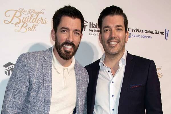 Pictured: (L-R) Drew Scott and Jonathan Scott in Los Angeles on March 8, 2023