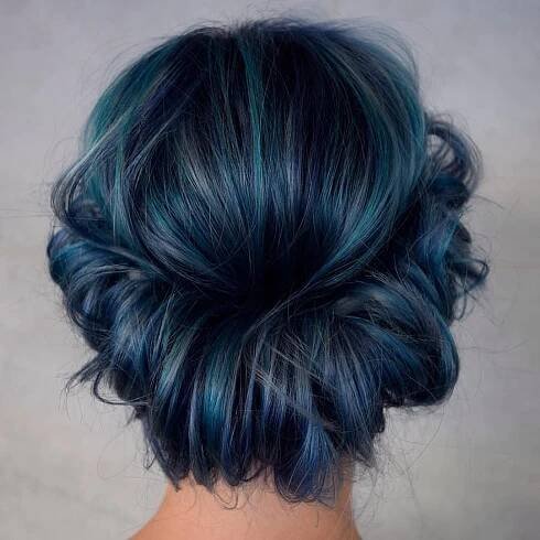 Maybe I should lighten some parts first Jacquie? 25 Eye-Catching Dark Blue Hair Color Ideas — Mystery in Your Locks 