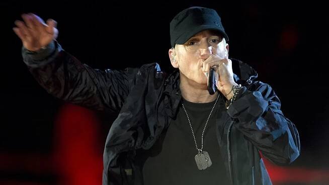 Eminem obvinil P. Diddyho z vražd rapperů Tupaca a Biggieho - Médium.cz