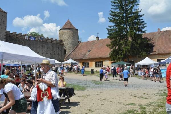 Horko jako v Řecku i domácí gyros: Veveří hostilo Řeckou sobotu