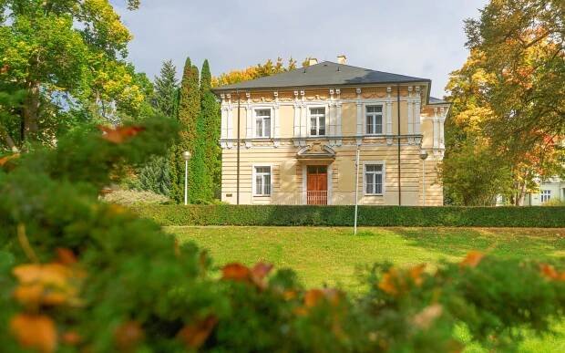 Konstantinovy Lázně: Lázeňské domy Mánes, Palacký a Purkyně s wellness a procedurami + polopenze
