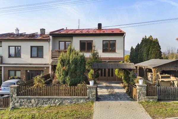 Prodej RD 5+KK (282m2) na pozemku o výměře 392m2 v obci Dolní Loučky