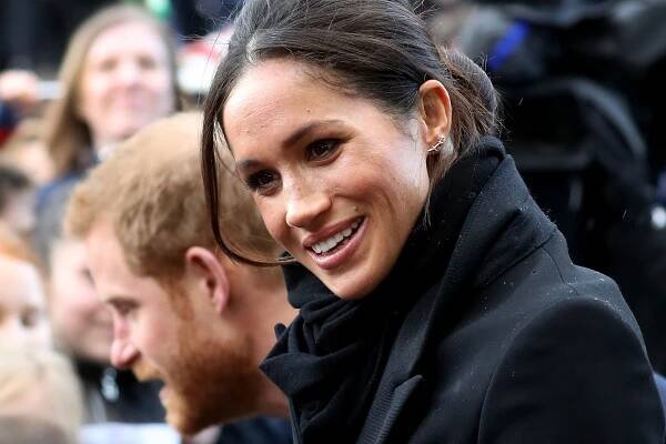 Meghan Markle's Reaction After Prince Harry Takes Selfie Goes Viral