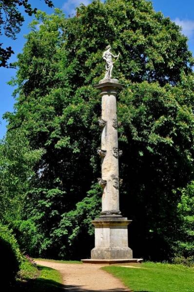 Soubor:Stowe Park Buckinghamshire rostral column.jpg – Wikipedie