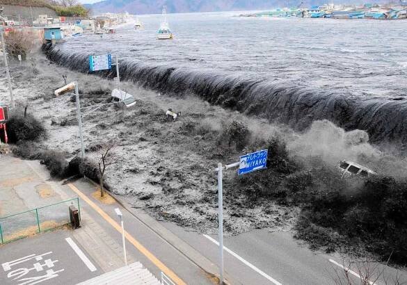 Japan’s Seawalls Were Little Security Against Tsunami - The New York Times