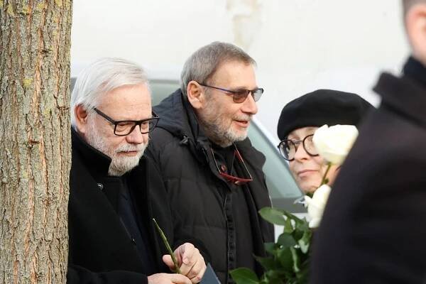 Zádušní mše za senátora Krause: Fiala, Vystrčil, Polívka i nemocný Válek. Kdo další dorazil?
