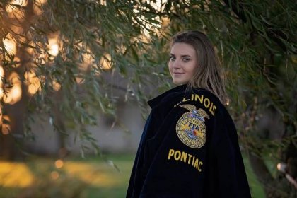 Karlie Moore | Pontiac Township High School | Class of 2019 Senior Pictures - campbellseniors.com