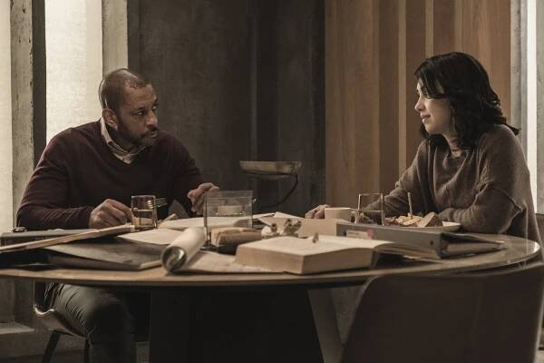Joe Holt, Alexa Mansour - The Walking Dead: World Beyond - Foothold - Z filmu