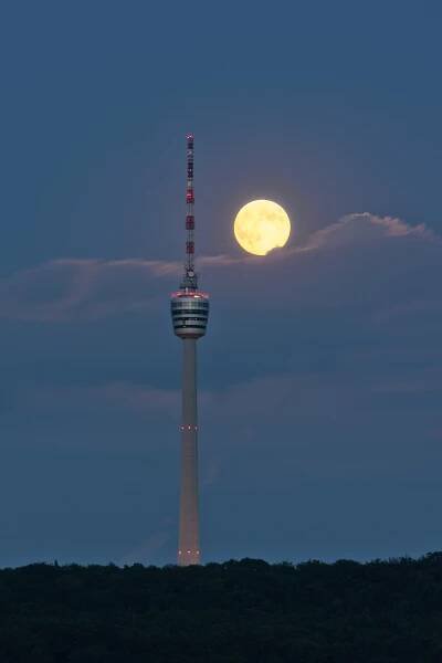File:Fernsehturm Stuttgart and Full Moon Summer 2013 06.jpg