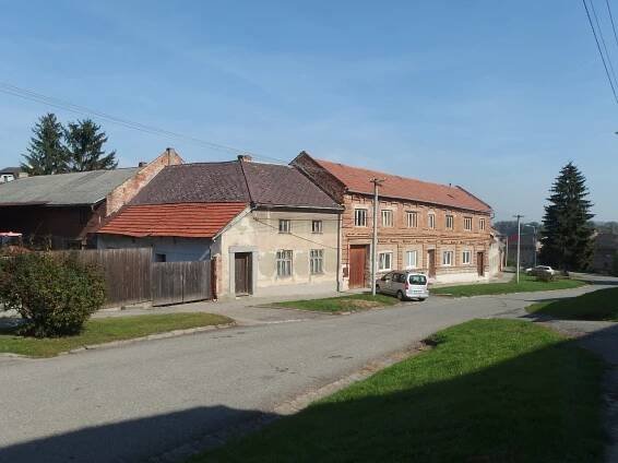 Soubor:Charváty, č. p. 92 a 91.jpg