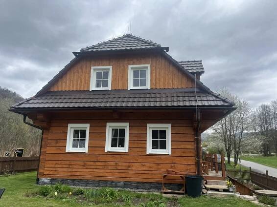 Sruby, roubenky a dřevostavby - Okna Harald
