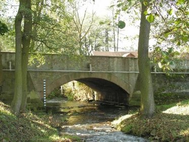 Soubor:Kamenný most v Habrech.jpg – Wikipedie