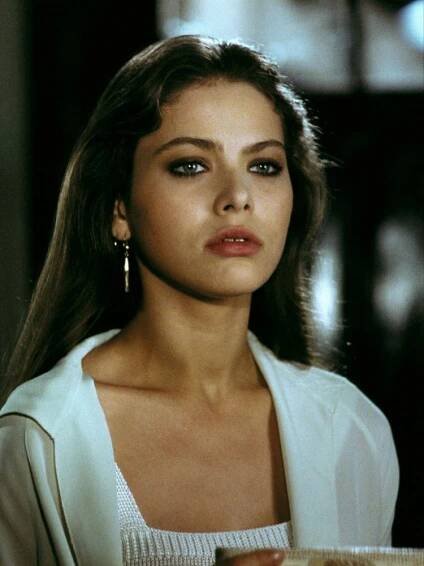 Pin by H💥 on le féminin | Ornella muti, Makeup looks, Blonde hair dark eyes