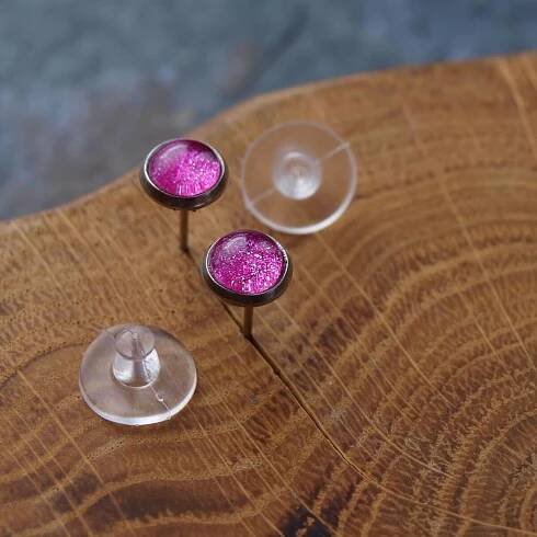 Puzetové náušnice : Metallic Glass fuchsie - Obrázek 2