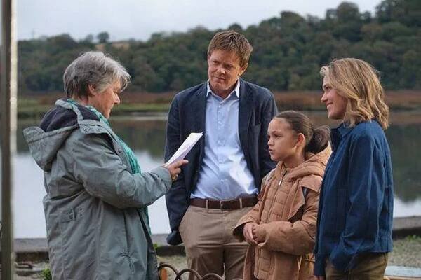 Beyond Paradise Barbara Flynn, Kris Marshall, Bella Rei Blue Stevenson and Sally Bretton as Anne, Humphrey, Rosie and Martha