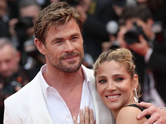 Elsa Pataky and Chris Hemsworth share Christmas family selfie in their PJs