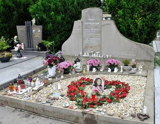 Hrob Libuše Šafránkové ve výroční den její smrti.