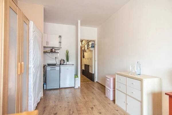 Prodej bytu 1+kk 25 m², Hnězdenská, Troja | Jak prodat v Praze byt