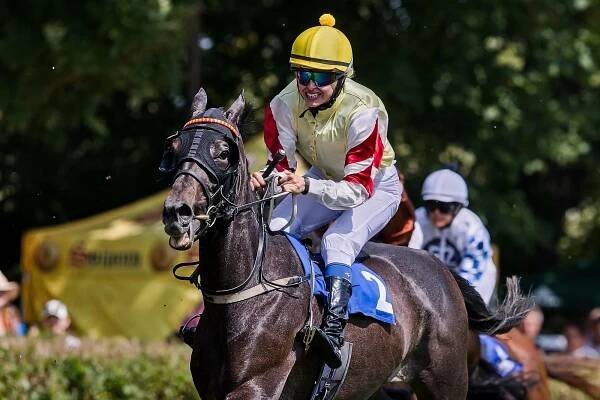 FOTO, VIDEO: Hlavní dostih ovládl v Netolicích potřetí za sebou Salivano