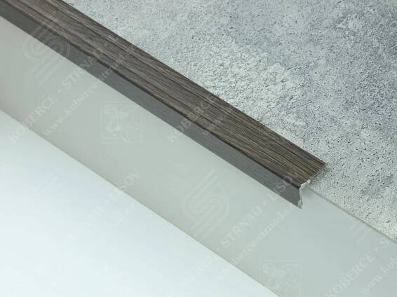 Schodová hrana H63 tigua samolepicí 24,5x20 mm skladem 100, 270 cm