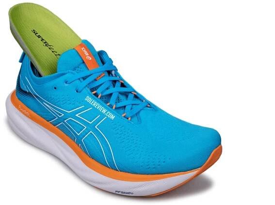 A Superfeet insole with Asics Nimbus 25.