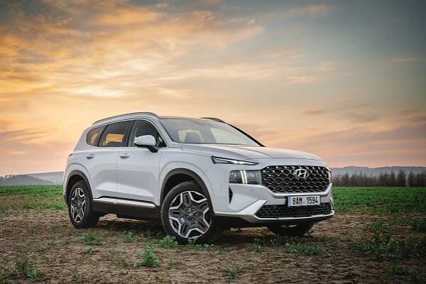 Test nového Hyundai Santa Fe: Je hybrid lepší volbou než osvědčený diesel?