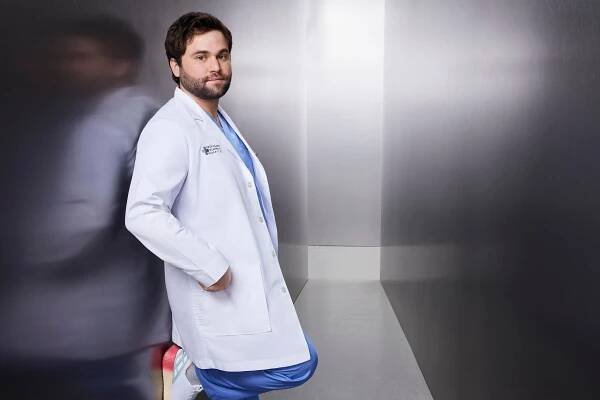 Chirurgové - Série 20 - Promo - Jake Borelli