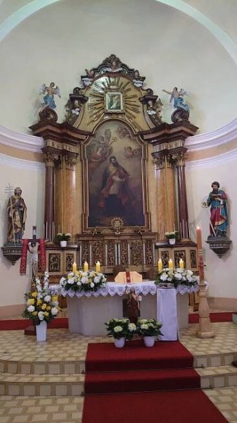 Kostely farnosti — Římskokatolická farnost Opava-Komárov