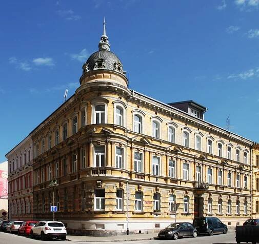 Soubor:České Budějovice, roh Žižkovy a Jeronýmovy 19.jpg