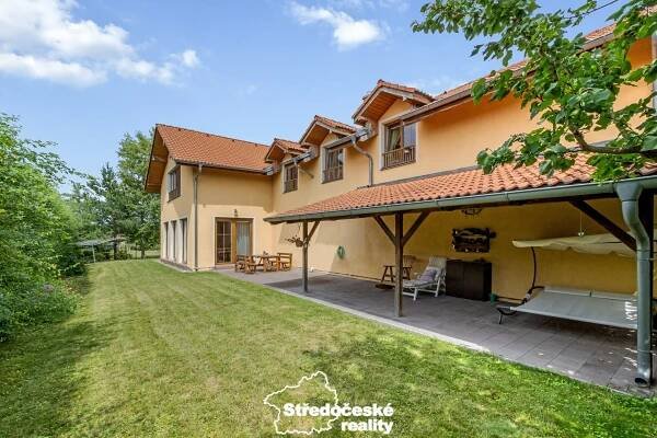 Prostorný rodinný dům s potenciálem pro bydlení i podnikání – Bašť, Praha-východ | Středočeské reality 