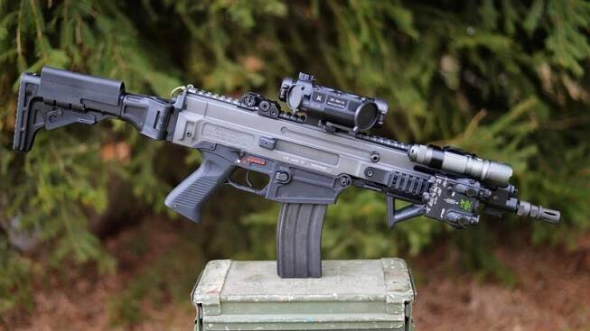 Armáda nakupuje airsoftové pušky CZ 805 BREN pro výcvik CQB
