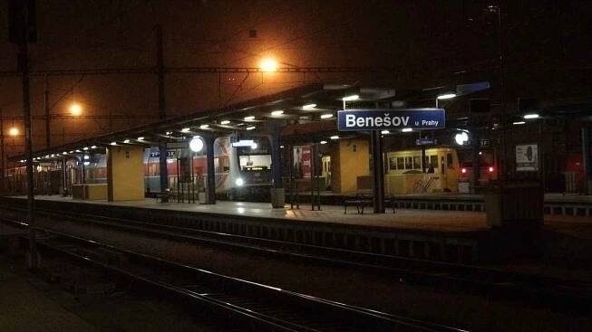 Pistolníkovi z benešovského nádraží hrozí za přečin výtržnictví dva roky vězení