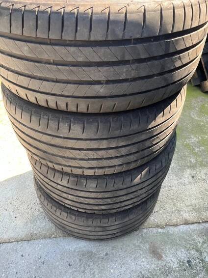 Pneu 255/40 R20 - Uherské Hradiště