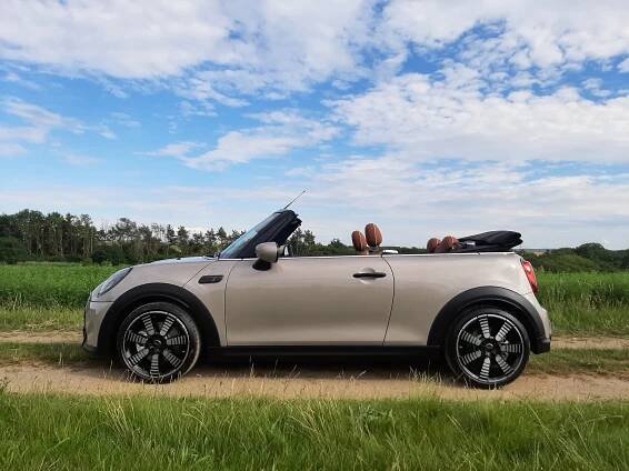 Mini Cooper S Cabrio: Bez střechy i s celou rodinkou na palubě