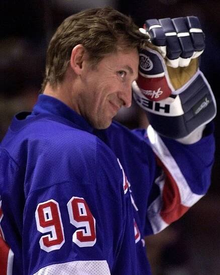 Rozmýšľal, na akom dlhom lane ho obesia, spievali o ňom v americkej hymne. Dokonalý hokejista Gretzky na pivo nechodil