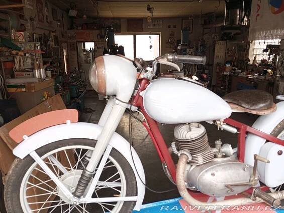Jawa 250 Pérák