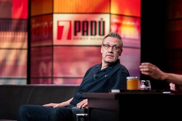 Herec v talkshow objasnil, jakému rodinnému byznysu se s manželkou věnují.