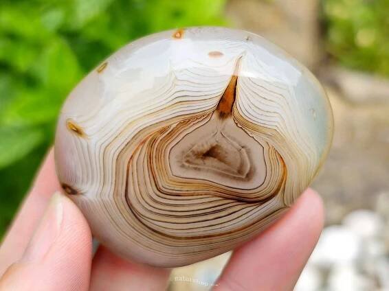 Achát sardonyx troml 66g Čína - naturshop.cz