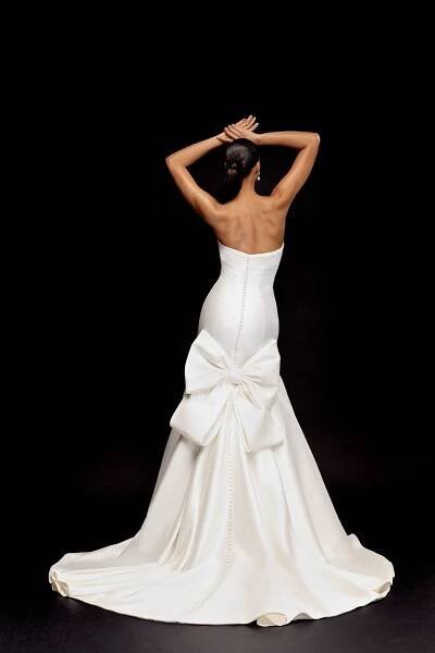 Justin Alexander wedding dress in Paris - Metal Flaque Bridal Shop Paris