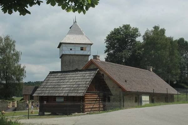 KVÍZ: Jak dobře znáte tvrze a hrady na Krumlovsku? Určíte je podle fotografií?