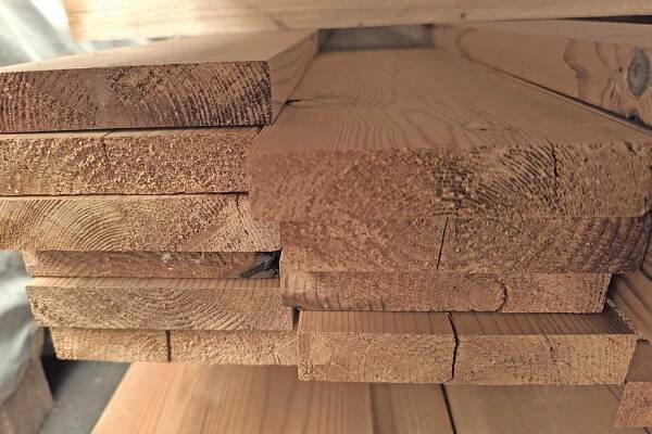Terasová prkna 26 x 140 x 3900 mm Borovice ThermoWood (BC) OBOUSTRANNĚ HLADKÁ | Dřevoprodej ISPAS